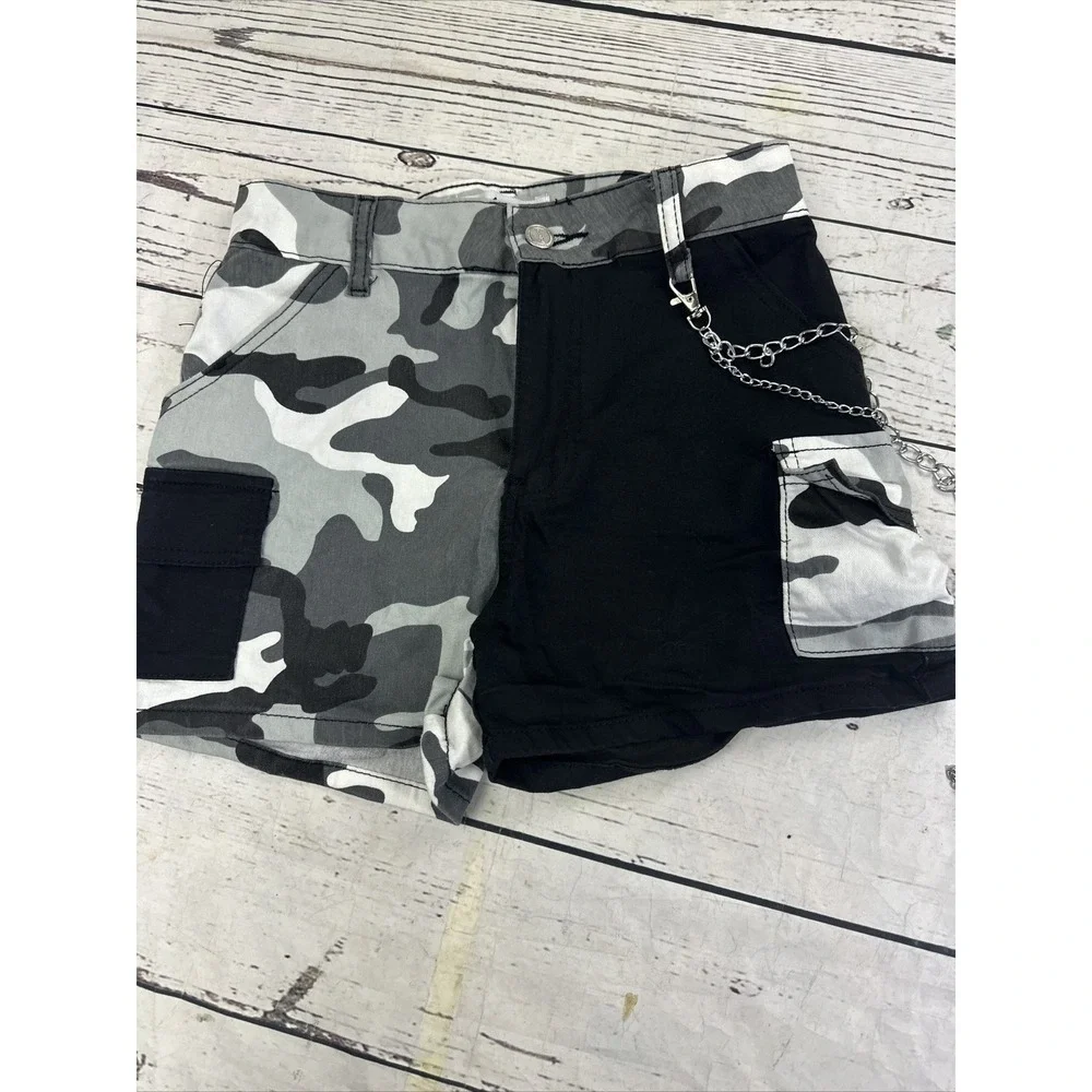 Kreamy Women's Camo Cargo Shorts  Small Gray Black Mikitary With Chains
